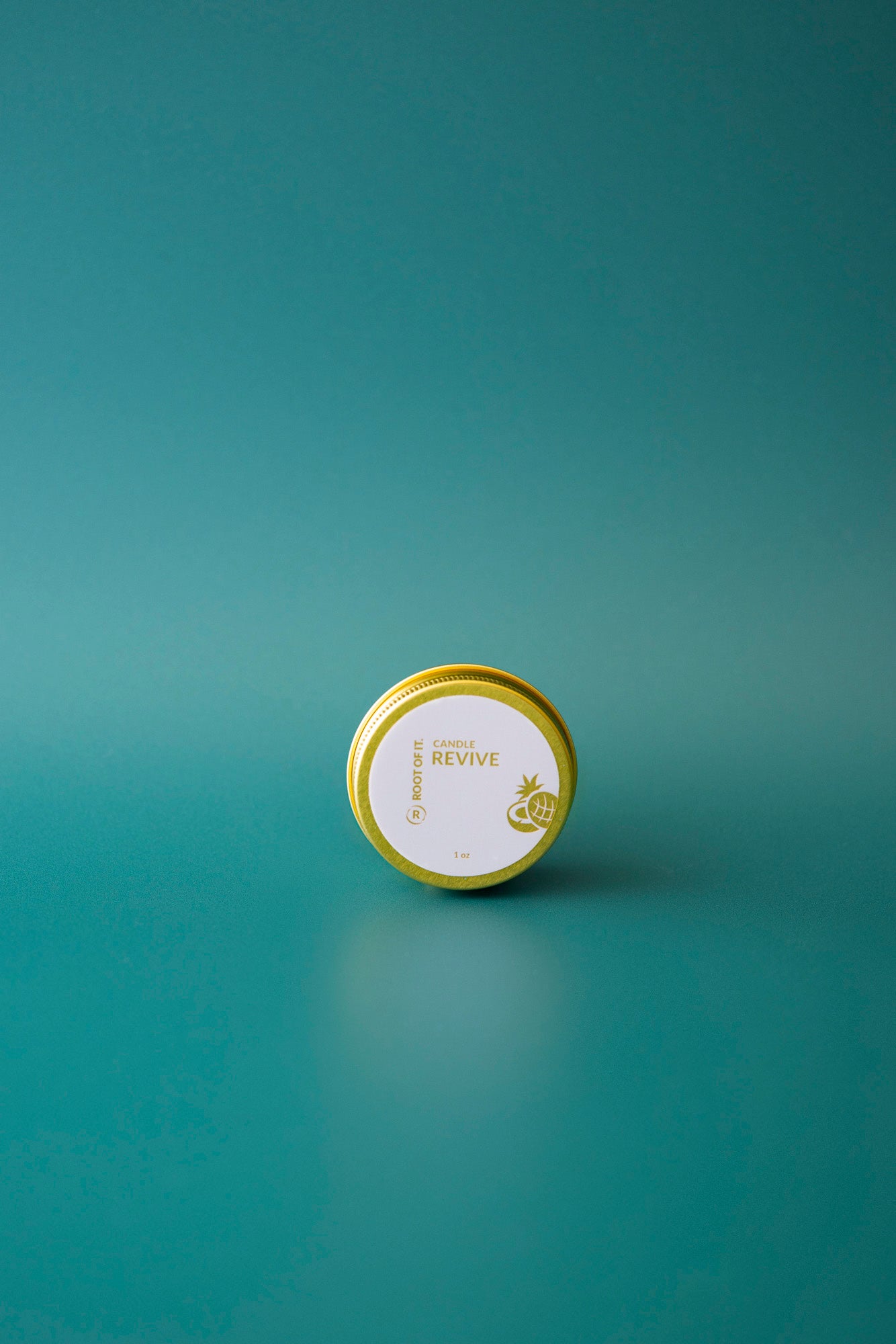 Pineapple and coconut scented candle travel size